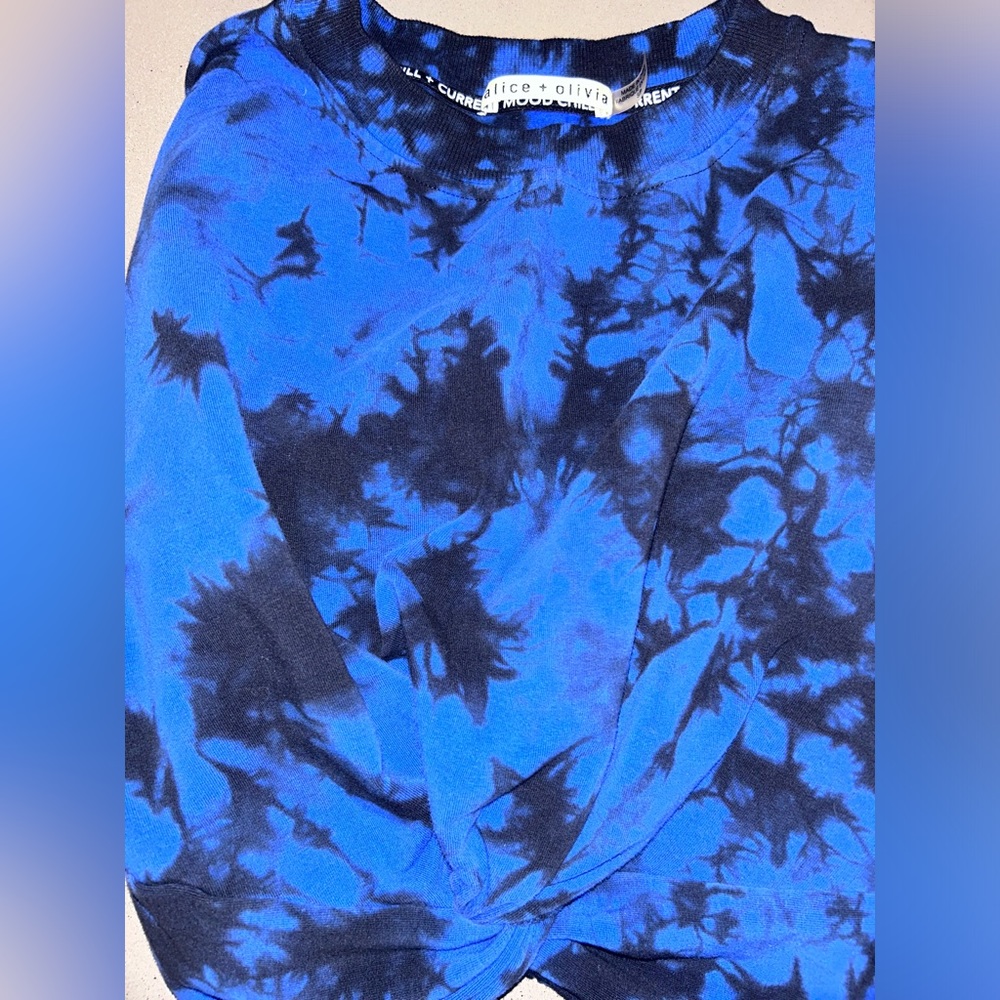 Alice & Olivia crop top long sleeve blue & black tie dye - Picture 2 of 3